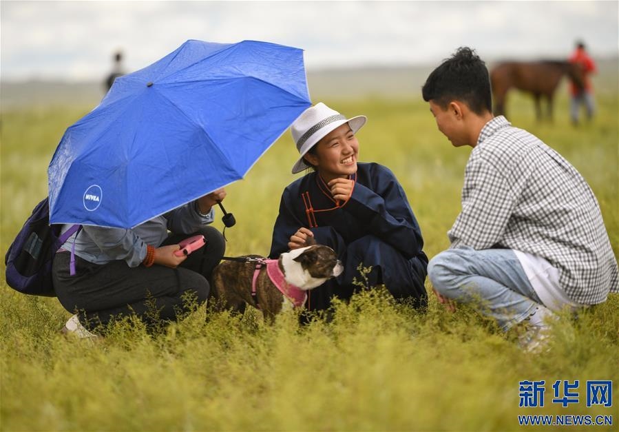 （特別的暑期生活·圖片故事）（12）草原女孩錫林花的暑期“歡樂時(shí)光”