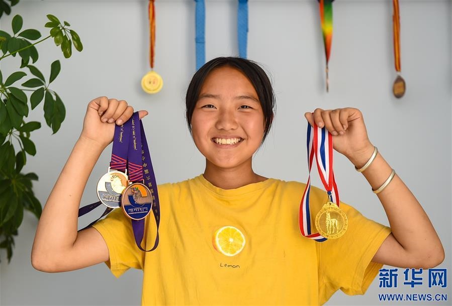 （特別的暑期生活·圖片故事）（6）草原女孩錫林花的暑期“歡樂時(shí)光”