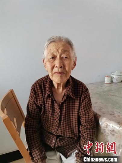 薩仁托婭拍攝的“草原母親”?！∷_仁托婭供圖