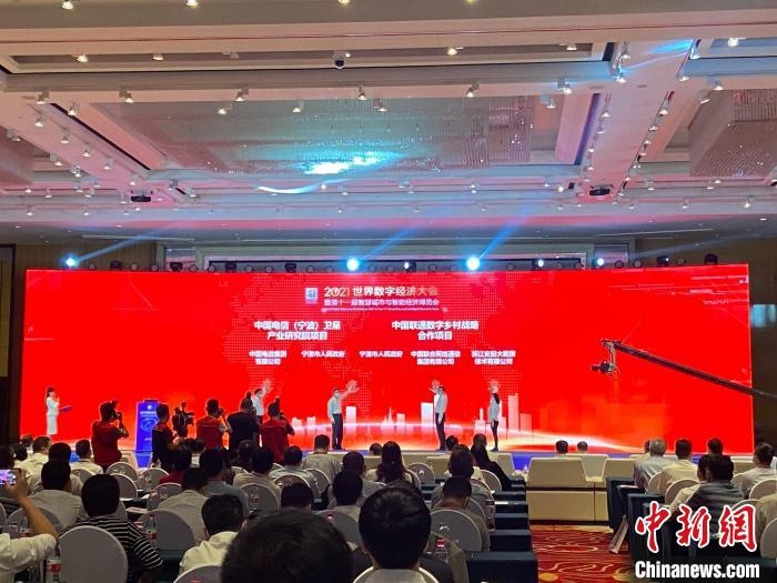 簽約現(xiàn)場。　林波 攝