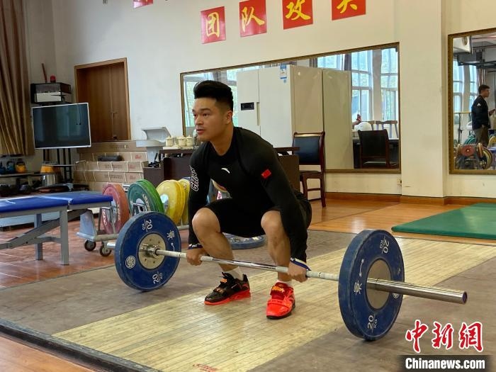 石智勇訓練場景?！×植?攝