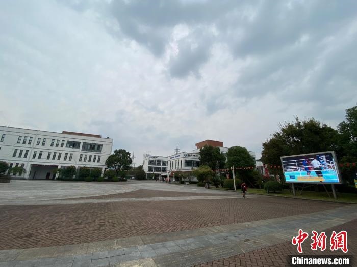 寧波市第二少年兒童業(yè)余體育學校?！×植?攝