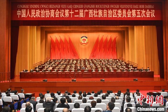 圖為大會閉幕?！∮峋?攝