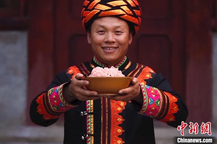 圖為“暢饗云宴”巧手年菜系列短視頻截圖?！『h(yuǎn)航 攝