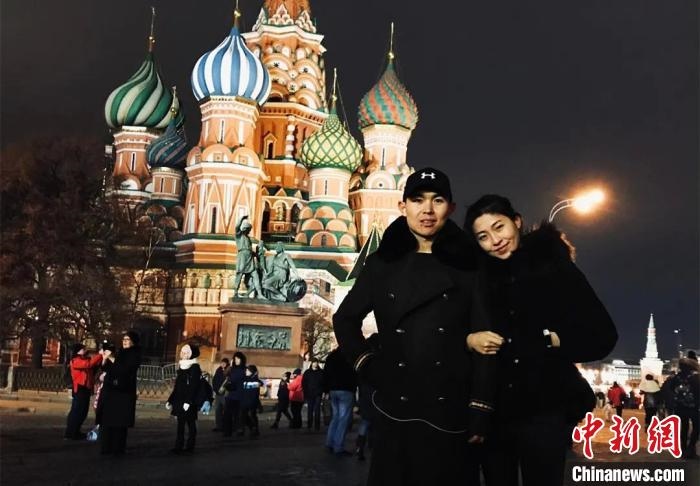 圖為敖木希勒夫婦留學合影?！“侥鞠＠展﹫D