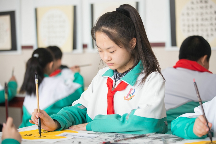 北重一小，學生正在書寫毛筆字 (2).jpg