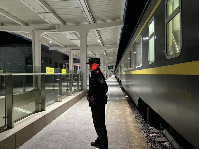 1738719645461085.jpg 春運(yùn)2.jpg