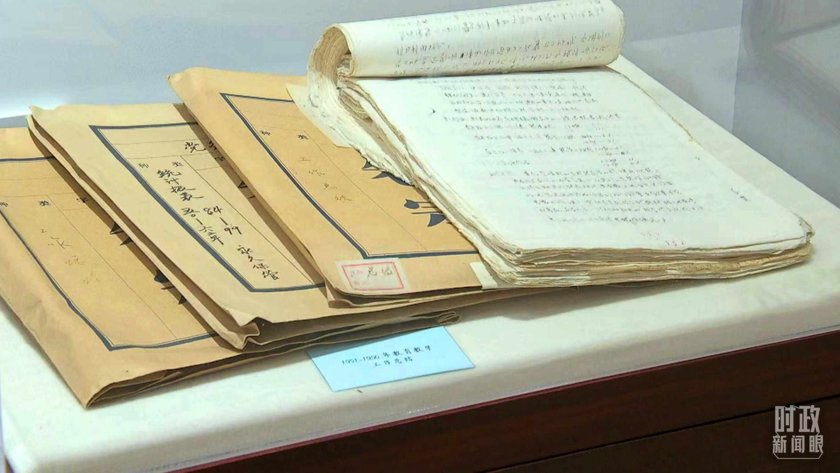 △校史館內(nèi)的教育教學(xué)工作總結(jié)展陳。（總臺(tái)央視記者金雨秋拍攝）