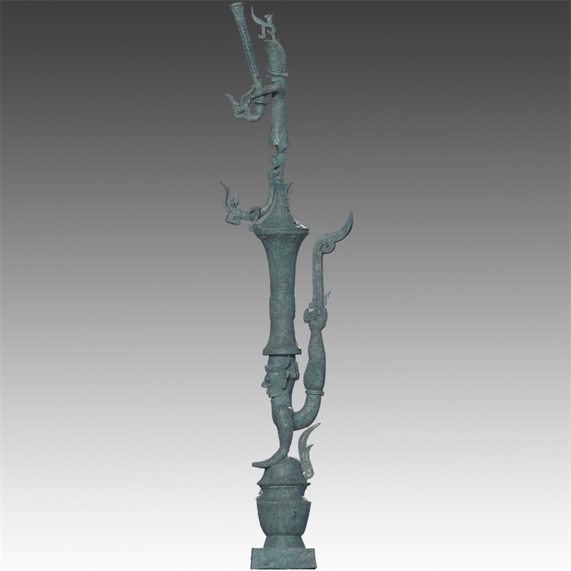 銅罍座倒立鳥足頂尊神像。四川省文物考古研究院供圖