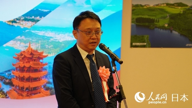 （圖片說(shuō)明：東京中國(guó)文化中心主任羅玉泉致辭。人民網(wǎng)滕雪 攝）