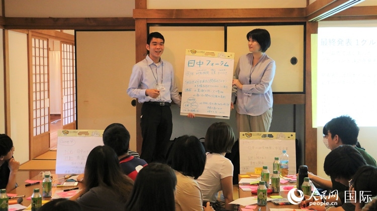 發(fā)表各自的研討成果。人民網(wǎng) 許可攝