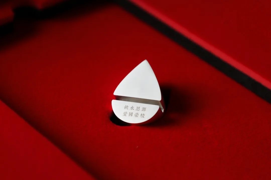 上海交通大學發(fā)布2023年錄取通知書禮盒。校方供圖