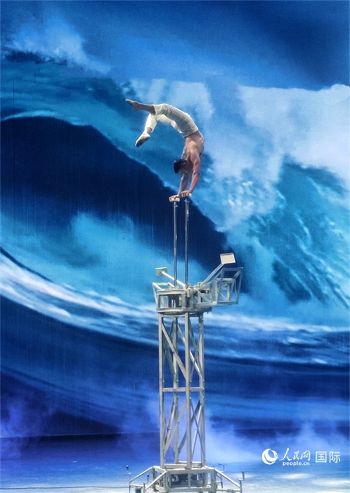 吳橋雜技大世界中的雜技演出。人民網(wǎng) 趙昭攝