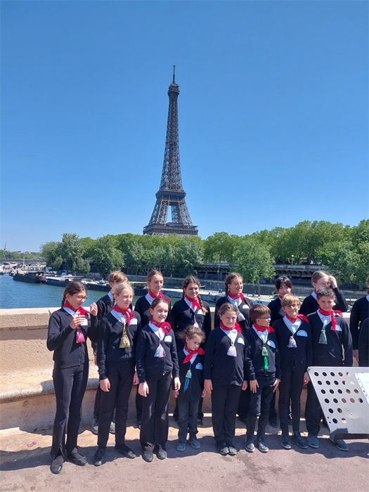 2.2023年5月，巴黎寶麗聲童聲合唱團錄制歌曲《如果我去中國》。（圖片由受訪者提供）