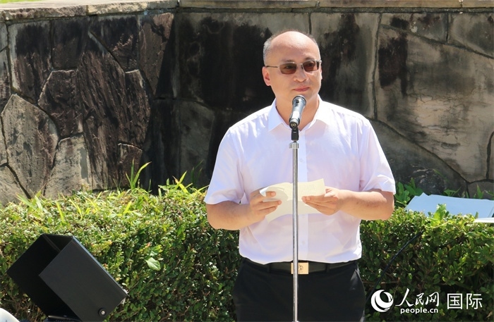 昆明市副市長安恩法在紀(jì)念儀式上致辭。人民網(wǎng) 許可攝