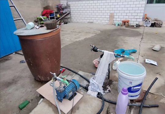 用來抽水的增壓泵。 人民網(wǎng)記者 金慧慧攝