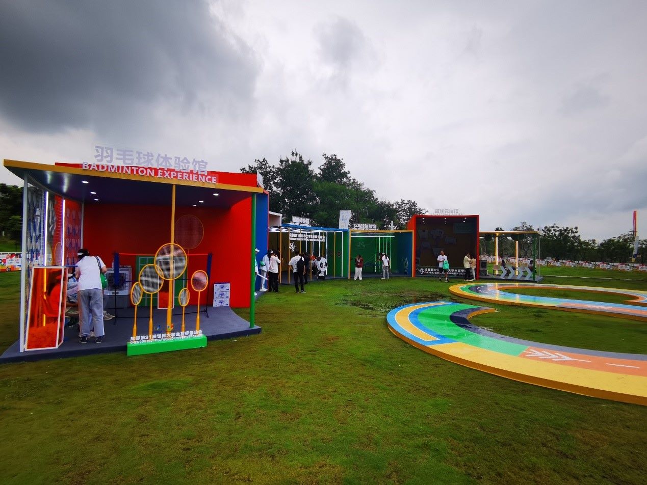 公園文化活動(dòng)內(nèi)各類(lèi)體育項(xiàng)目體驗(yàn)區(qū)。 人民網(wǎng)記者 楊磊攝