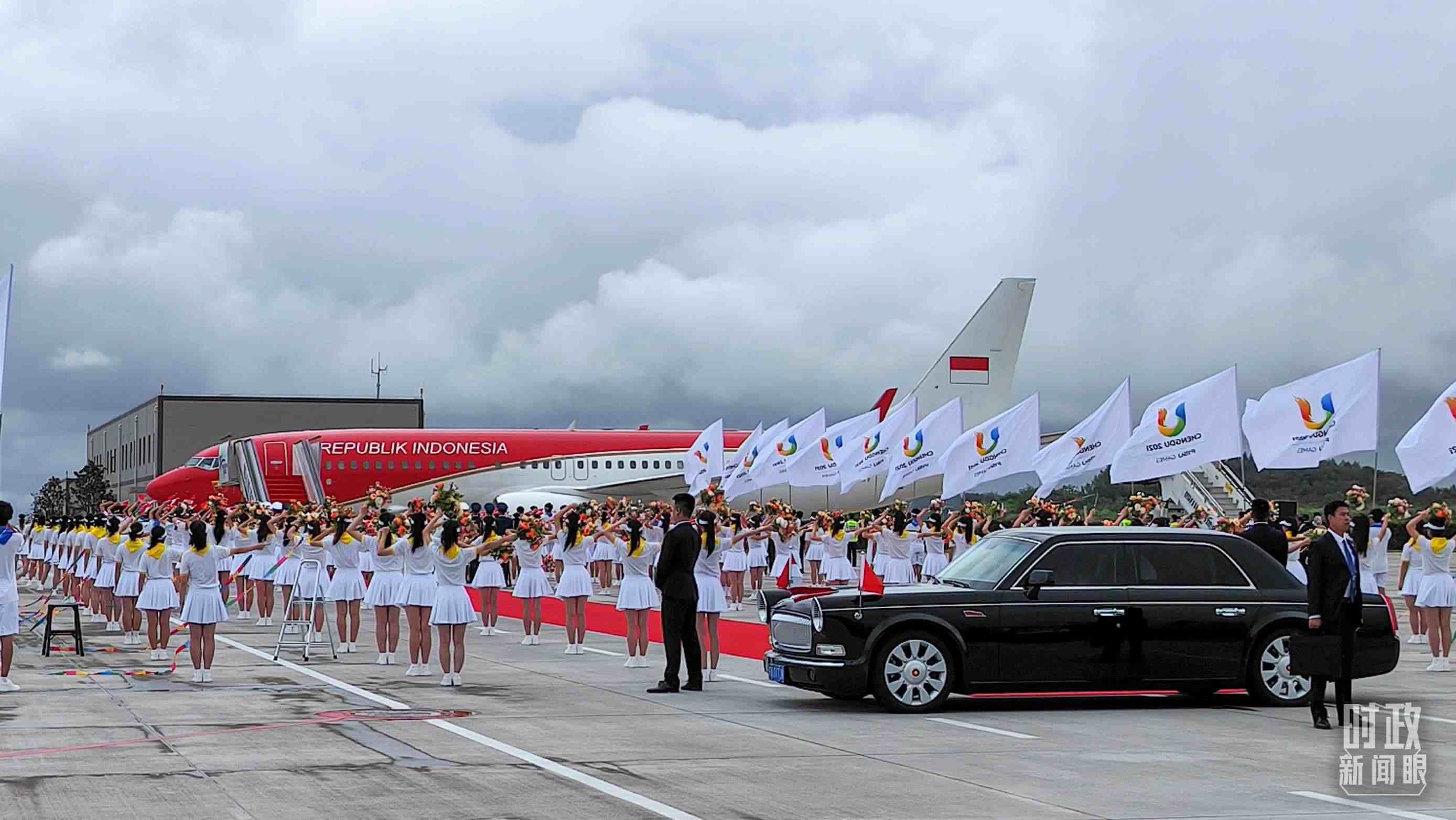 7月27日下午，印尼總統(tǒng)佐科抵達(dá)成都。（總臺(tái)央視記者王子杭拍攝）