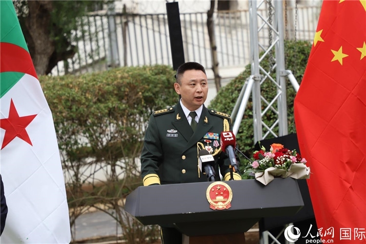 圖為胡璽鈞武官致辭。人民網(wǎng)記者 王傳寶攝