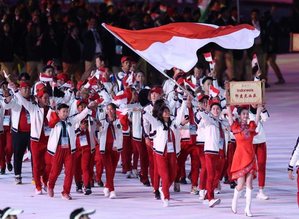 7月28日，印度尼西亞大學生體育代表團在開幕式上入場。新華社記者張麗蕓攝