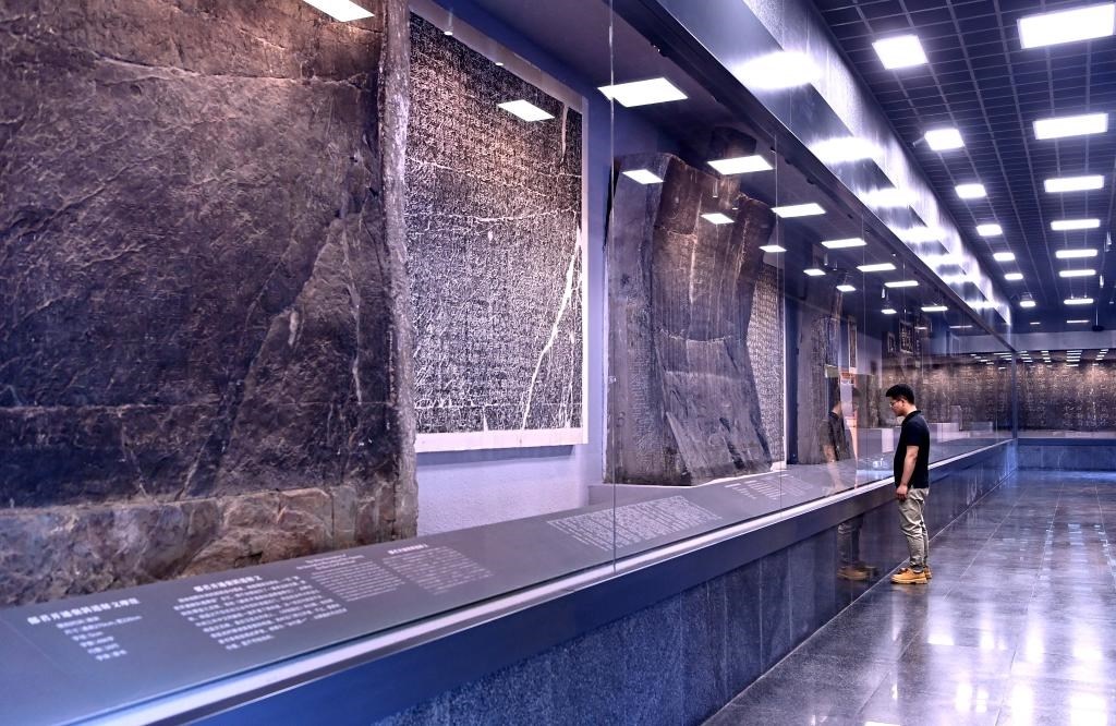 近日拍攝的陜西省漢中市博物館“石門十三品”陳列室。新華社記者 劉瀟 攝