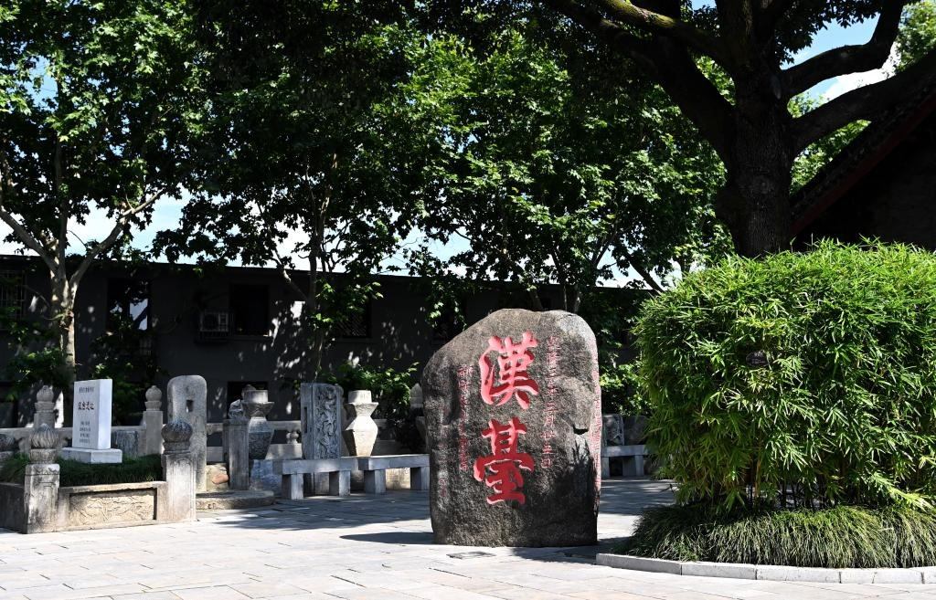 近日拍攝的陜西省漢中市博物館內的“漢臺”石碑。新華社記者 劉瀟 攝