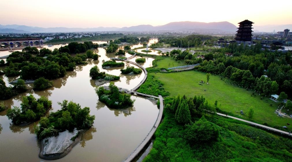 2022年5月16日拍攝的天漢濕地公園景色。新華社記者 邵瑞 攝