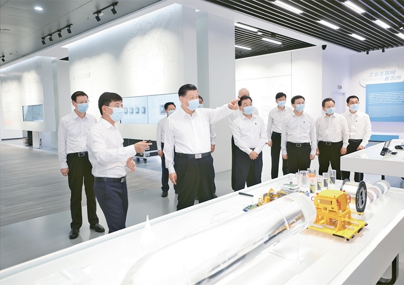 2023年7月5日至7日，中共中央總書記、國家主席、中央軍委主席習(xí)近平在江蘇考察。這是5日下午，習(xí)近平在蘇州工業(yè)園區(qū)考察。 新華社記者 鞠鵬/攝