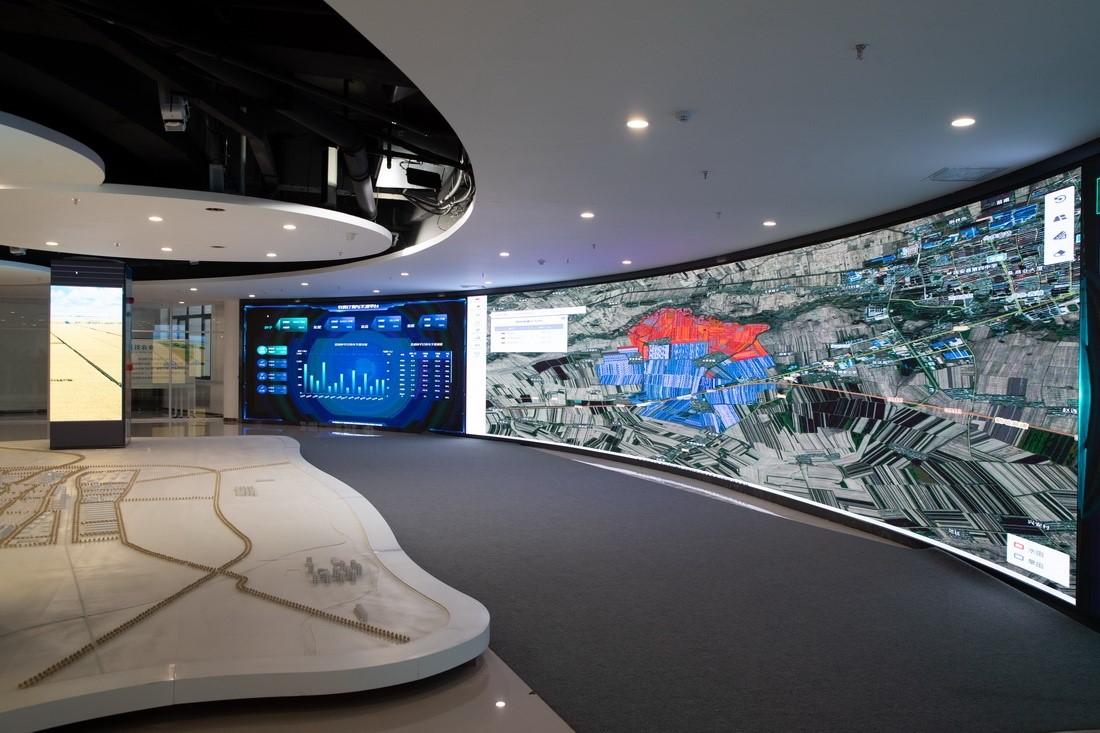 黑龍江省慶安縣數(shù)字農(nóng)業(yè)指揮中心平臺(tái)上展示的黑土地情況（4月26日攝）。新華社記者 張濤 攝