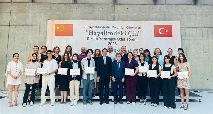 現(xiàn)場合影。