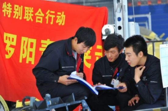 在工作中的“羅陽青年突擊隊”隊員。航空工業(yè)沈飛供圖