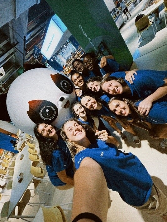 葡萄牙女籃隊員在成都大運村自拍。 受訪者供圖