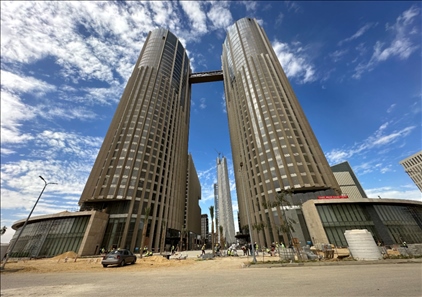 埃及新行政首都CBD項目P4標(biāo)段高層辦公樓。 嚴(yán)川吉雨攝