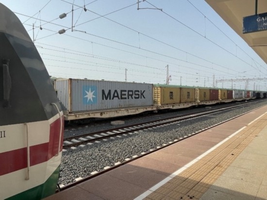 亞吉鐵路吉布提那噶德車站的貨運(yùn)車廂。人民網(wǎng)記者 趙艷紅攝