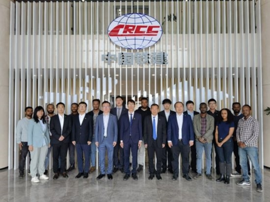 中國土木福州設(shè)計院埃塞分院團(tuán)隊合影。受訪對象供圖