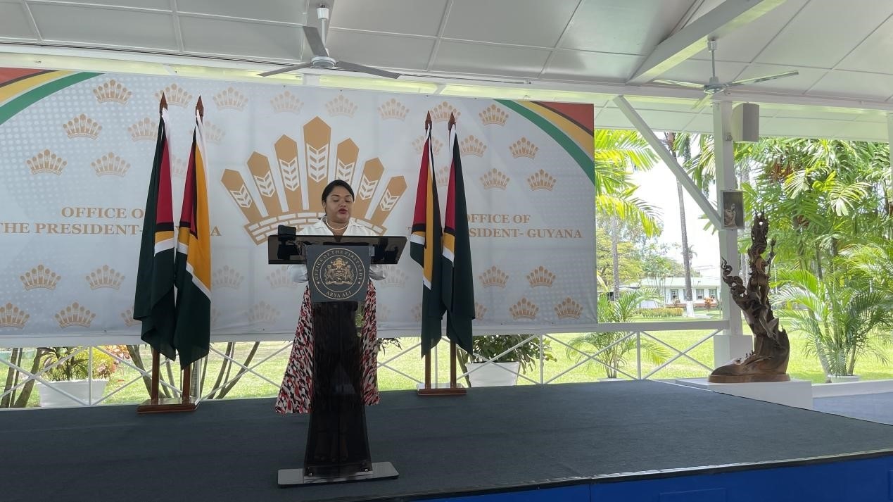 圭亞那第一夫人阿爾雅·阿里發(fā)表致辭。第18期援圭亞那醫(yī)療隊供圖