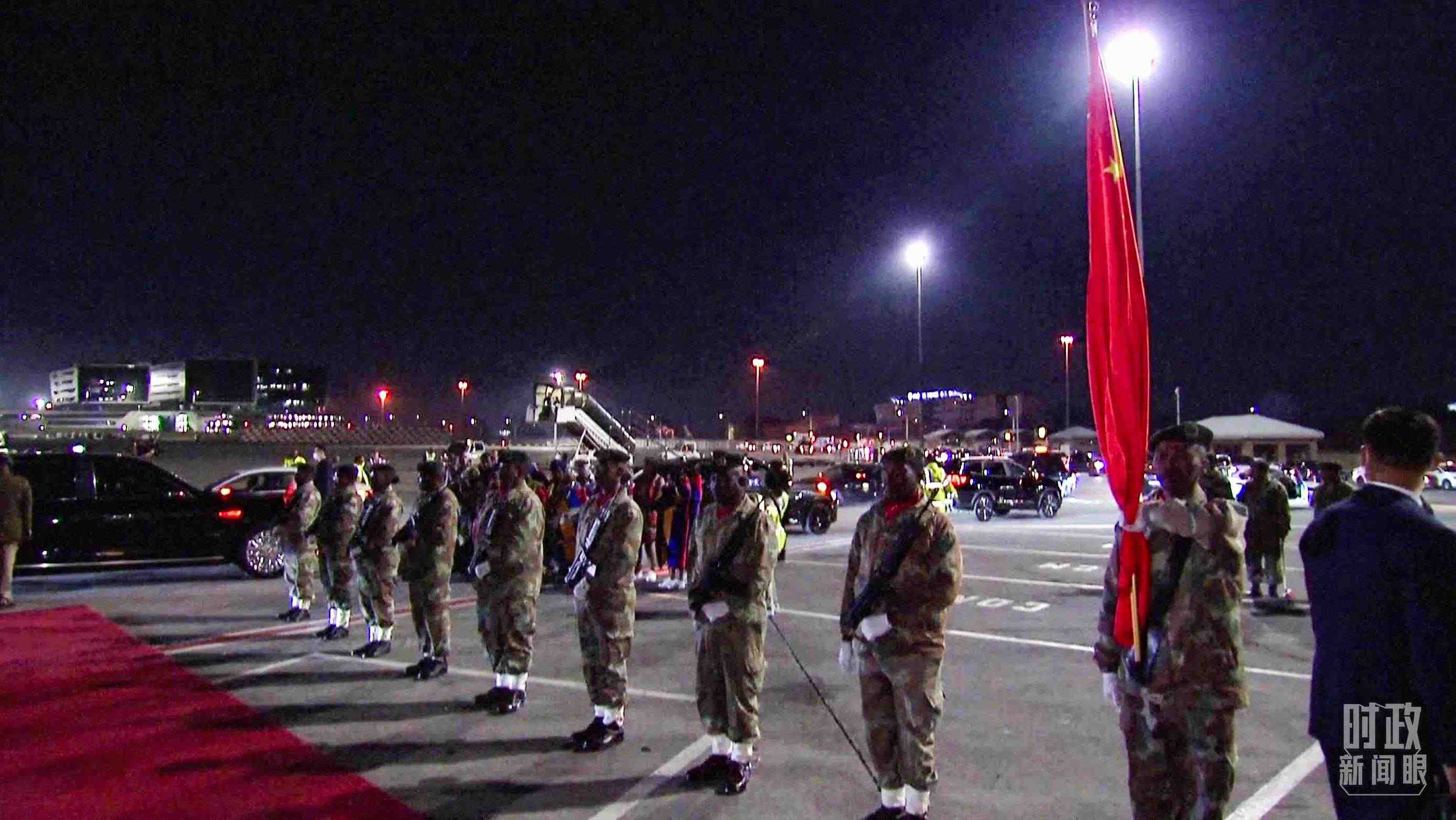 △機場現場的禮兵。