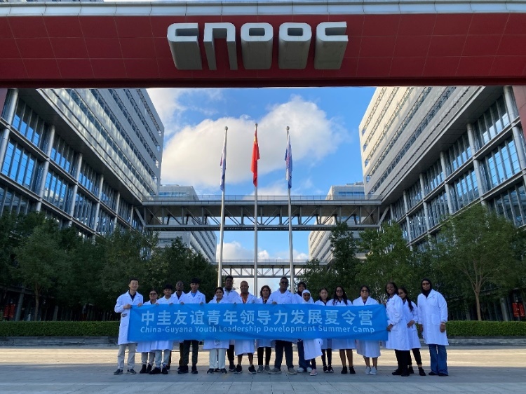 代表團(tuán)參觀未來(lái)科技城。中海油圭亞那有限公司供圖