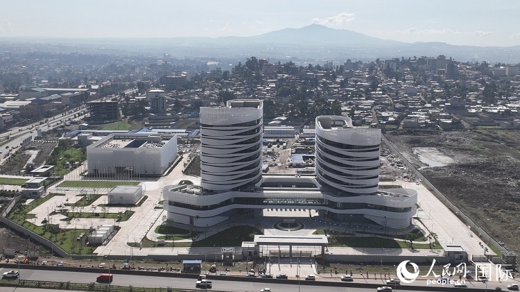 非洲疾病預(yù)防控制中心總部（一期）航拍。人民網(wǎng)記者 劉寧攝