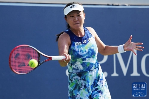 朱琳在比賽中回球。新華社記者 劉杰 攝