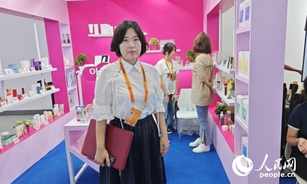 9月3日，韓國駐華大使館經(jīng)濟(jì)部參贊金至凰接受人民網(wǎng)記者采訪。人民網(wǎng)記者 趙雯博攝