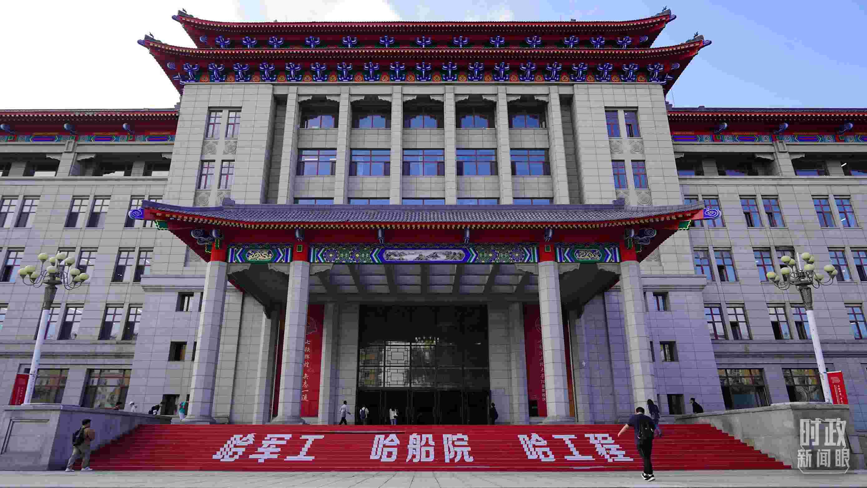 △哈爾濱工程大學(xué)的教學(xué)樓。（總臺(tái)央廣記者潘毅拍攝）