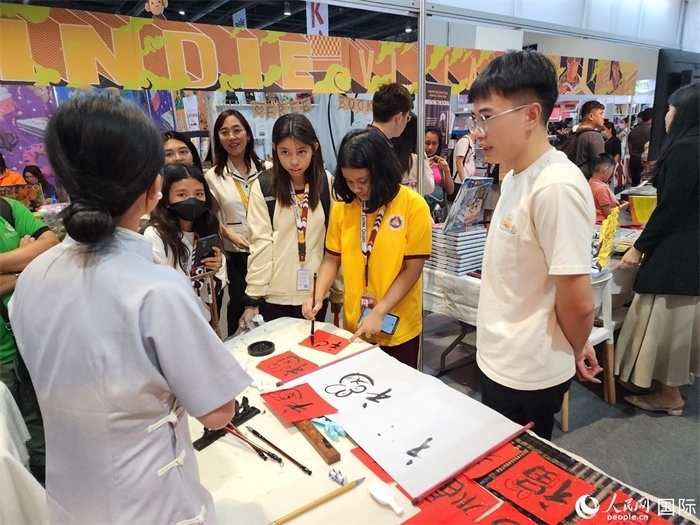 中國圖書展亮相第43屆菲律賓馬尼拉國際書展。人民網(wǎng)記者 樊帆攝