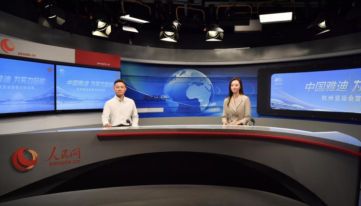 雅迪科技集團(tuán)全球營銷與服務(wù)總裁王家中接受人民網(wǎng)記者采訪。人民網(wǎng)記者 于凱攝