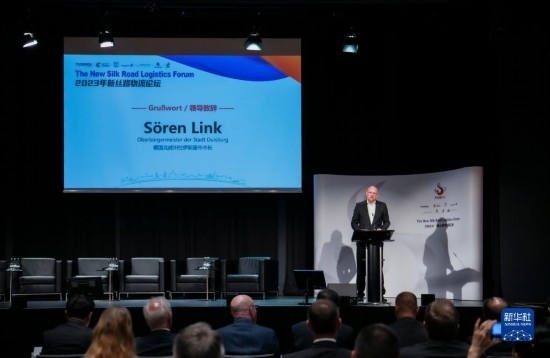 9月21日，在德國(guó)杜伊斯堡，杜伊斯堡市市長(zhǎng)澤倫·林克出席2023新絲路物流論壇并致辭。新華社記者 張帆 攝
