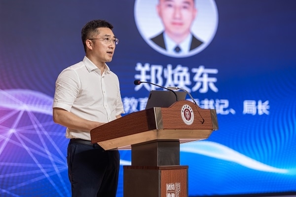  溫州市教育局黨委書記、局長鄭煥東講話。溫州市教育局供圖