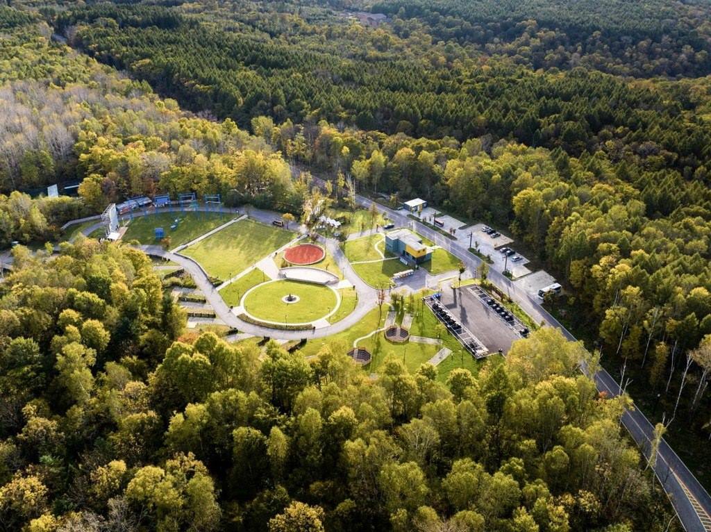 長白山華美勝地已實現(xiàn)“綠電”直供。嚴(yán)磊攝