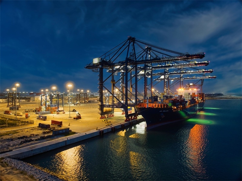 萊基港實(shí)行7×24小時(shí)裝卸作業(yè)機(jī)制。受訪者供圖