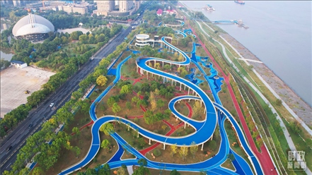 △俯瞰長(zhǎng)江國(guó)家文化公園九江城區(qū)段。（總臺(tái)記者李海峰拍攝）