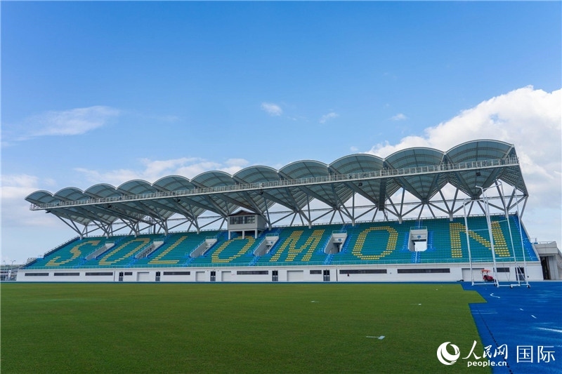 2023年9月12日，位于所羅門群島首都霍尼亞拉的由中土公司承建的中國援所羅門群島2023年太平洋運動會體育場館。人民網(wǎng) 賀吉攝